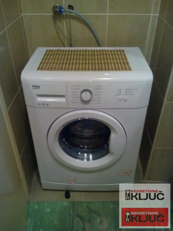 Izdavanje, jednosoban stan, 32m², Centar, Novi Sad