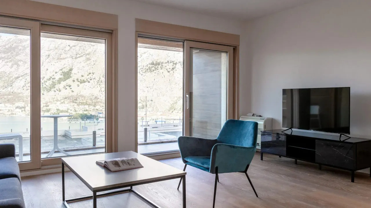 Izdavanje, stan, 136m², Kotor, Crna Gora