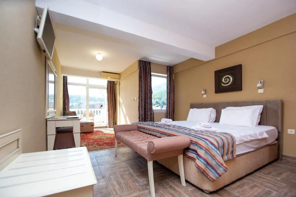 Izdavanje, ugostiteljski objekat, 1500m², Rafailovići, Budva