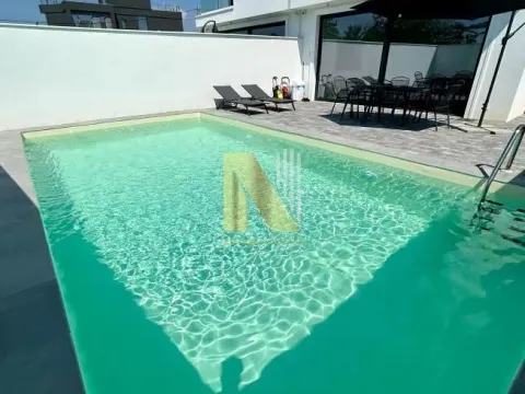 Izdavanje, kuća, 215m², Sremska Kamenica, Petrovaradin - image 8