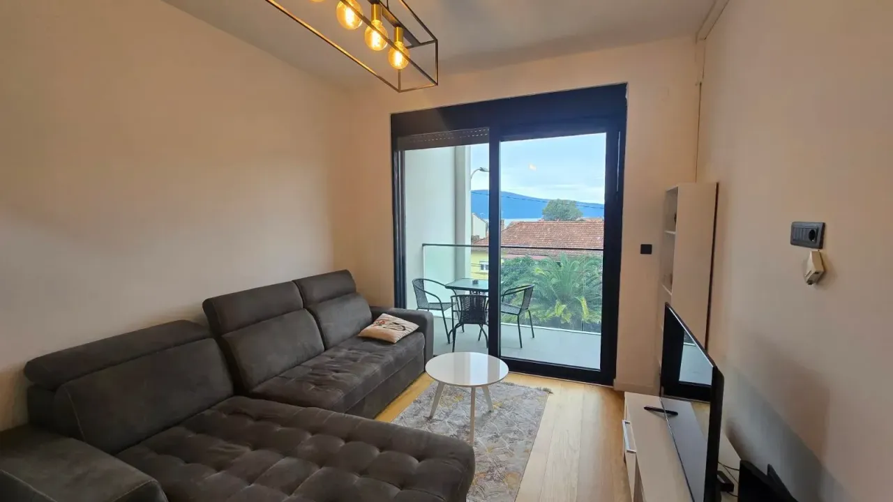 Izdavanje, stan, 41m², Tivat, Crna Gora