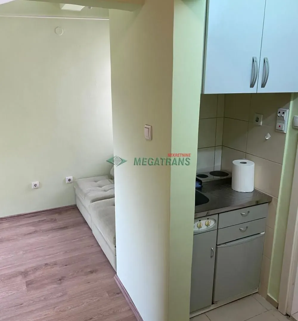 Izdavanje, stan, 18m², Centar, Novi Sad