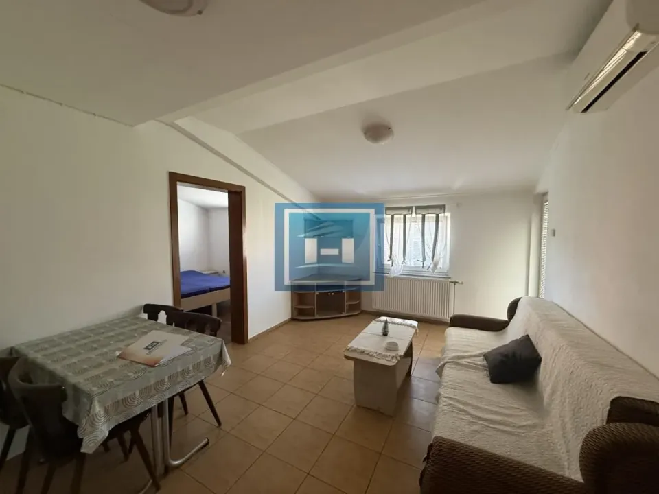 Izdavanje, dvosoban stan, 53m², Centar, Jagodina