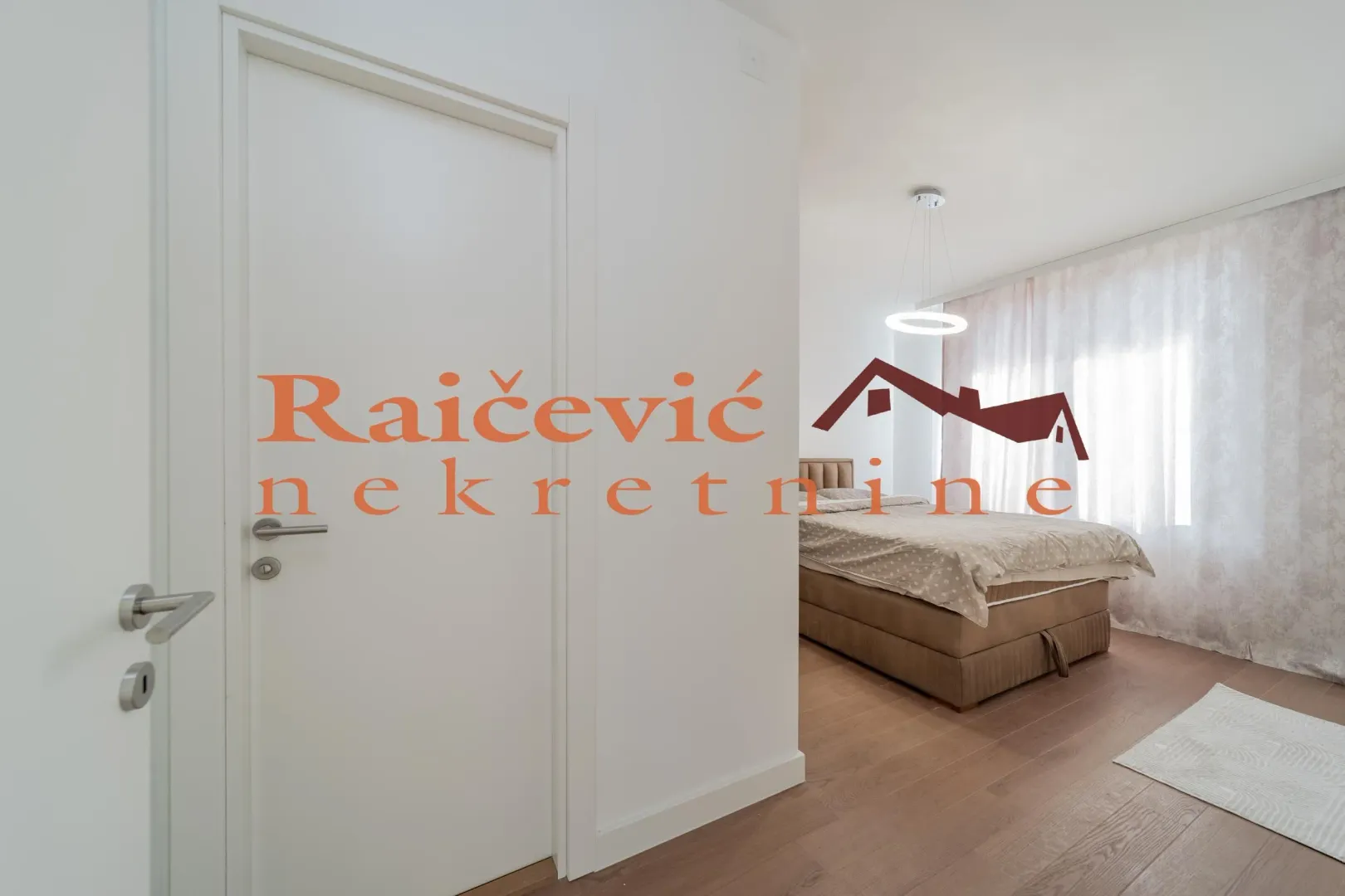 Izdavanje, trosoban stan, 76m², Savski Venac, Beograd
