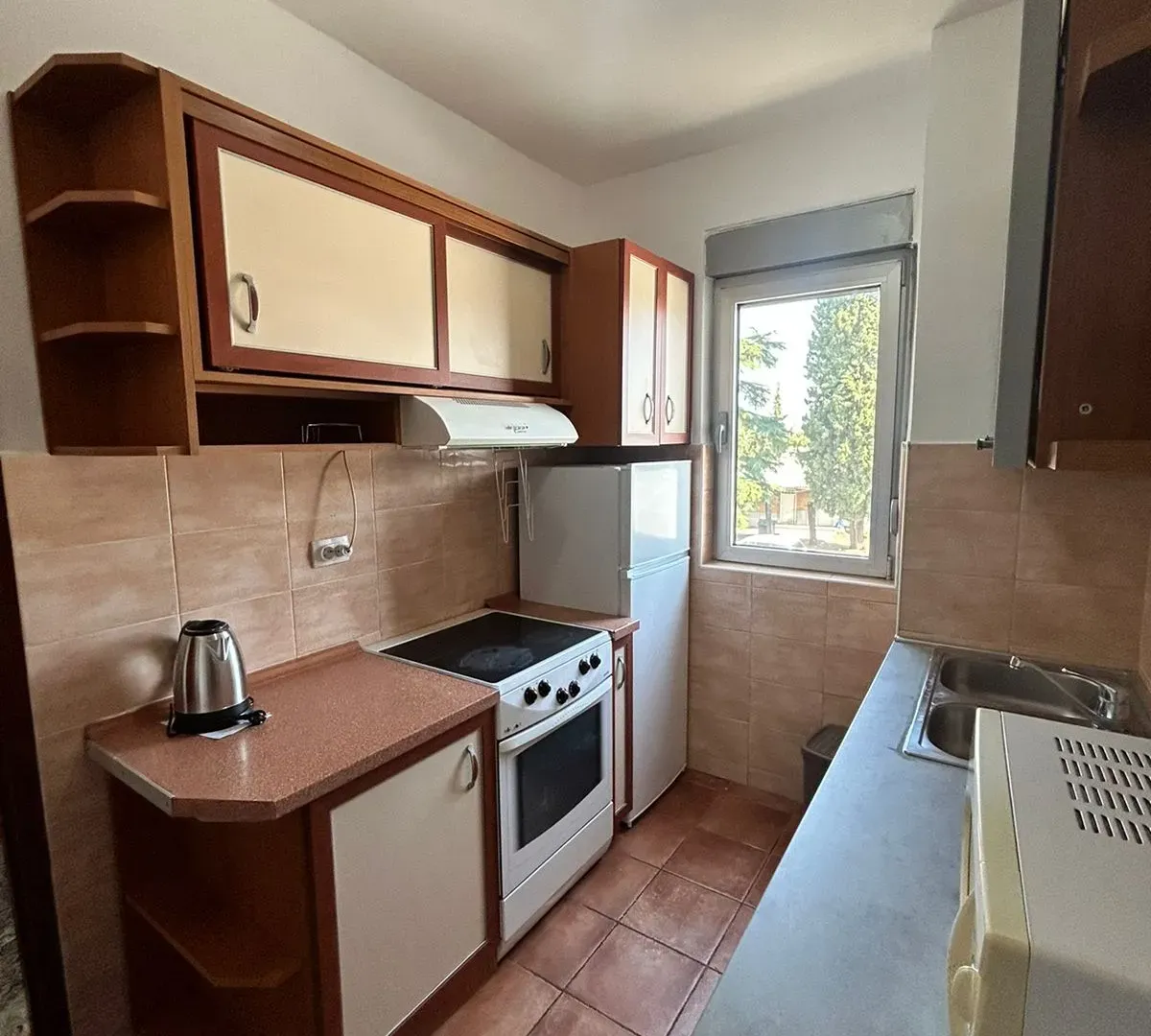 Izdavanje, trosoban stan, 120m², Ljubović, Podgorica
