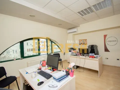 Prodaja, poslovni prostor, 533m², Centar, Podgorica - image 21