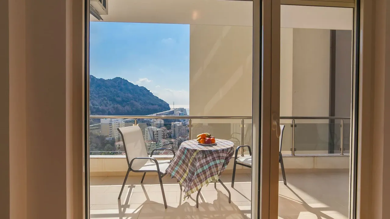 Rent, apartment, 63m², Bečići, Budva