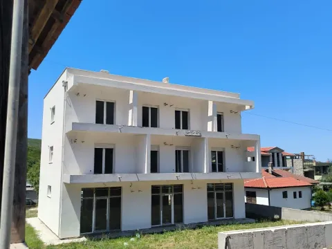 Izdavanje, poslovni prostor, 100m², Radovanići, Herceg Novi - image 1