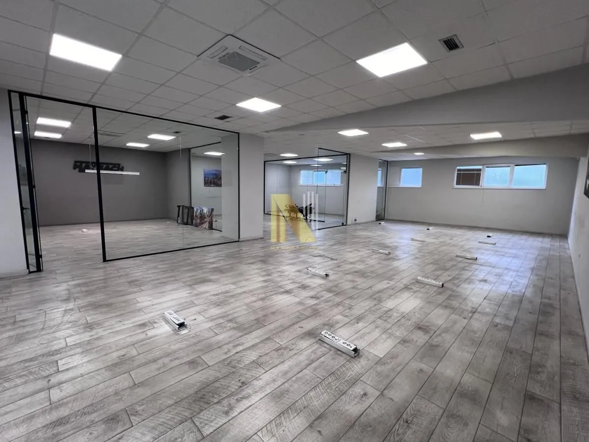 Izdavanje, poslovni prostor, 308m², Centar, Novi Sad