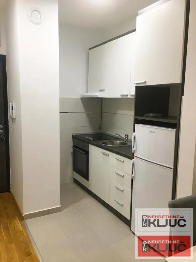 Izdavanje, jednosoban stan, 40m², Adamovićevo Naselje, Novi Sad Sve Podlokacije