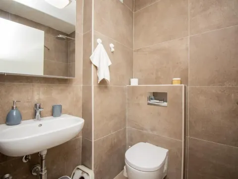Rent, one bedroom apartment, 46m², Budva, Crna Gora - image 7