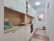 Rent, three bedroom apartment, 90m², Bečići, Budva - image 9