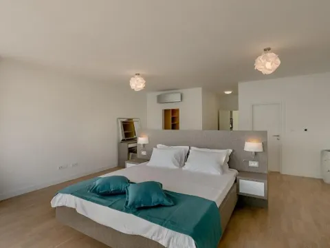Prodaja, četvorosoban stan, 236m², Njivice, Herceg Novi - image 7