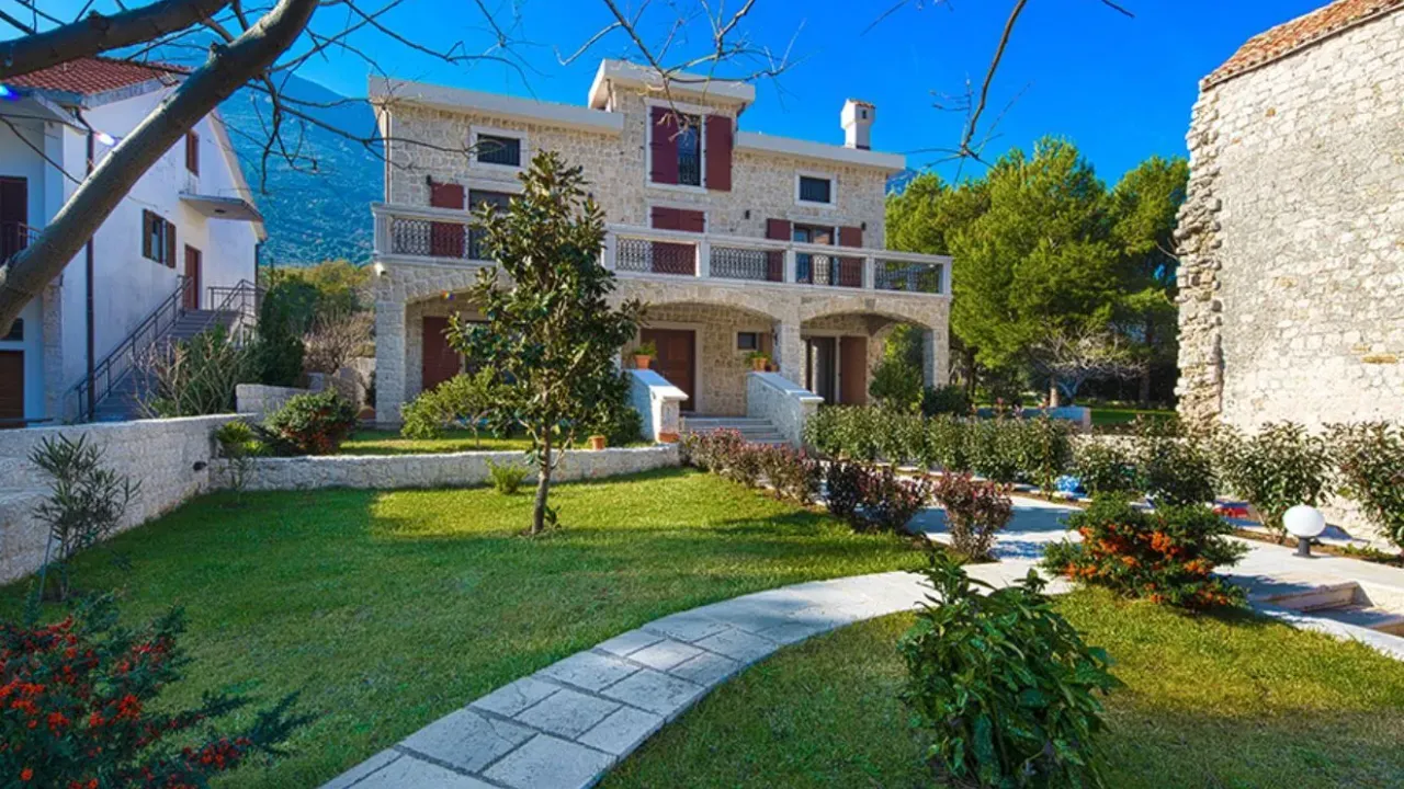 Sale, house, 650m², Prčanj, Kotor