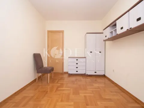 Izdavanje, trosoban stan, 94m², Momišići, Podgorica - image 14