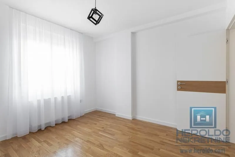Prodaja, stan, 340m², Kajsijar, Jagodina