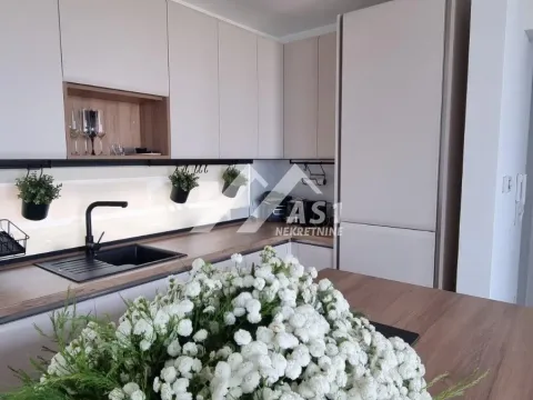 Izdavanje, trosoban stan, 105m², Alibegovac, Petrovaradin - image 3