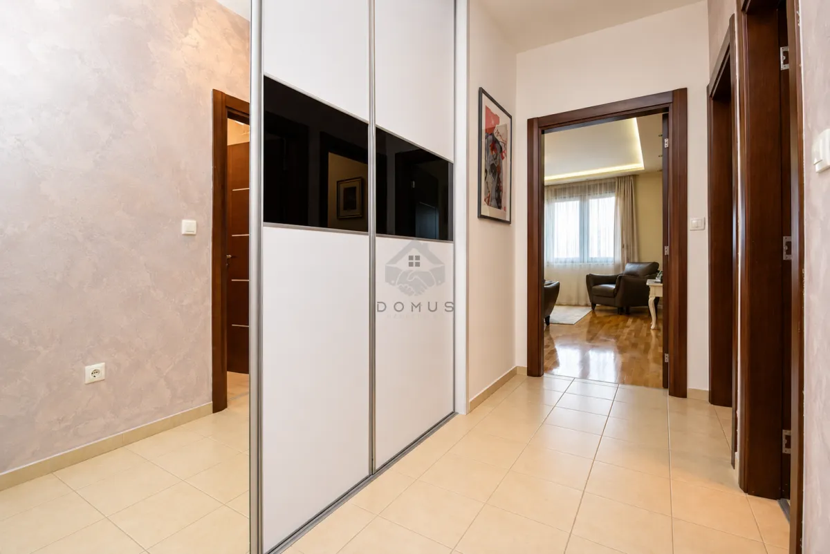 Izdavanje, dvosoban stan, 90m², Preko Morače, Podgorica