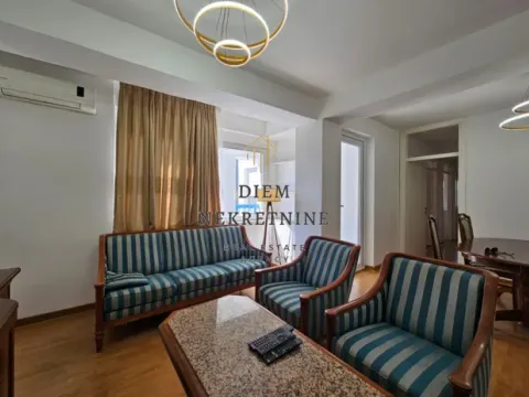 Izdavanje, trosoban stan, 110m², Centar, Bar - image 2