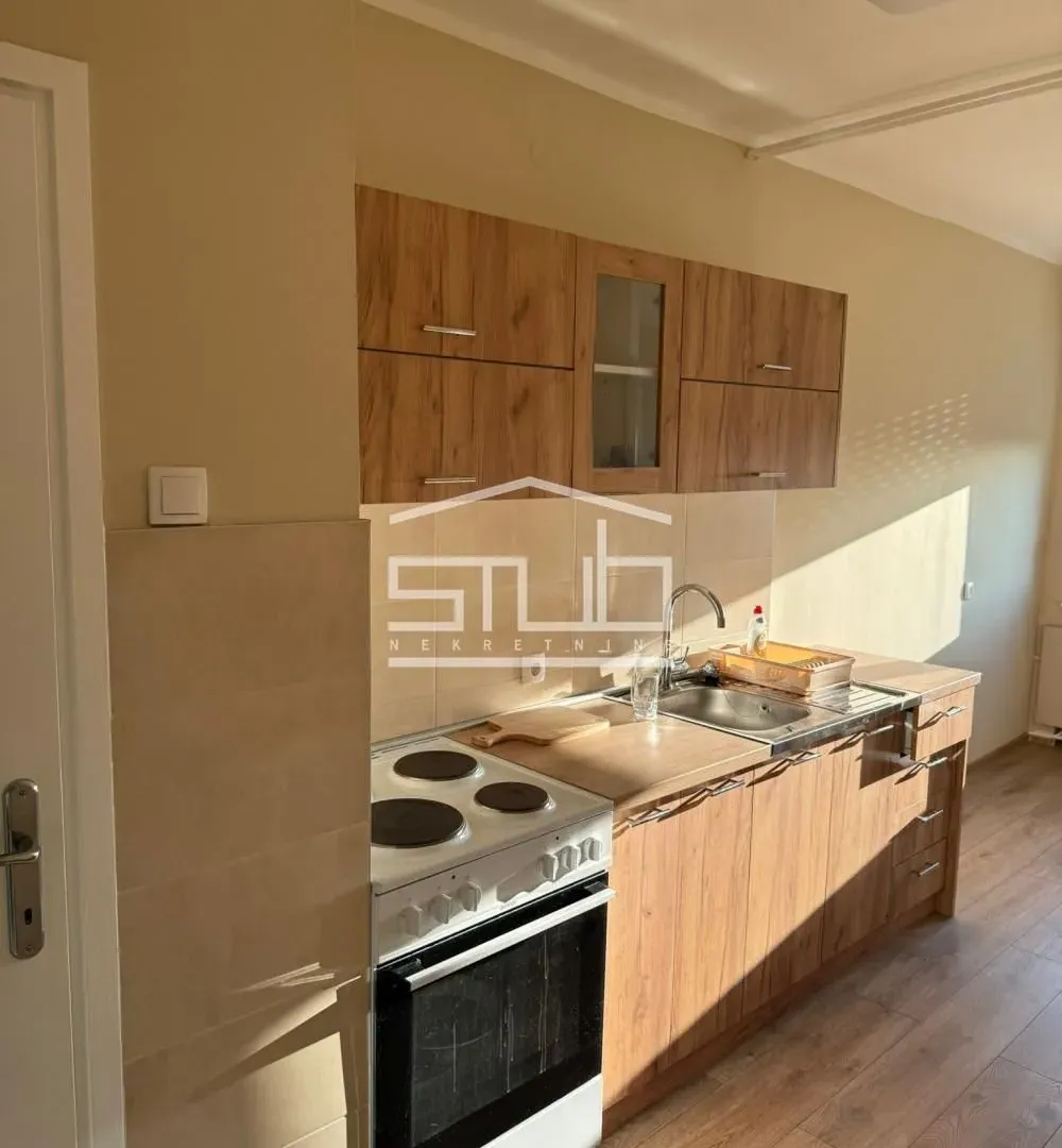 Izdavanje, dvosoban stan, 50m², Julino Brdo, Beograd