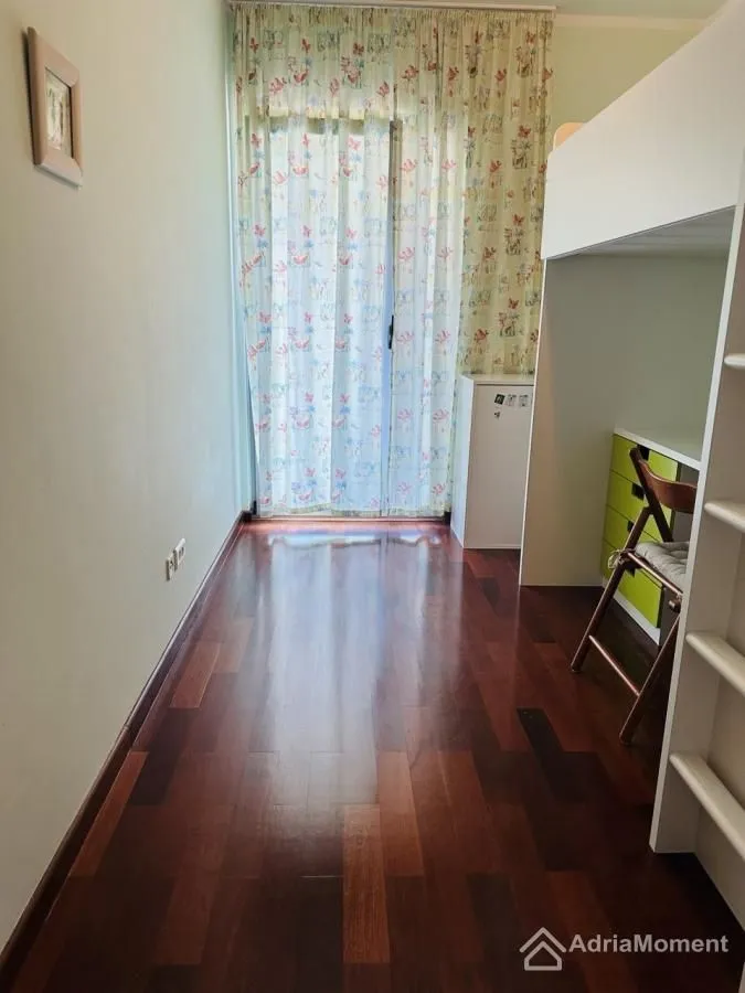 Prodaja, dvosoban stan, 81m², Dobrota, Kotor