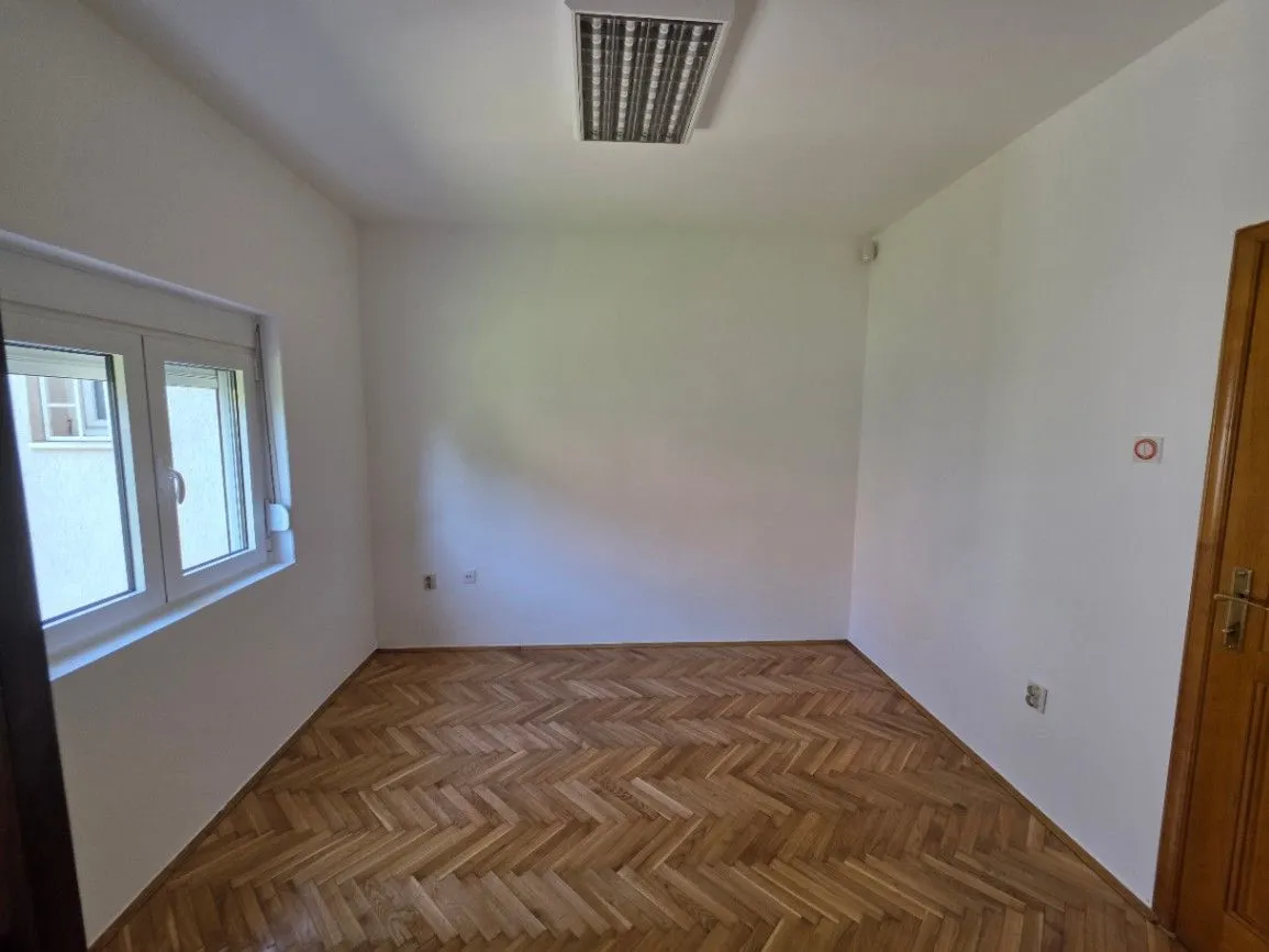 Rent, office space, 90m², Zlatica, Podgorica