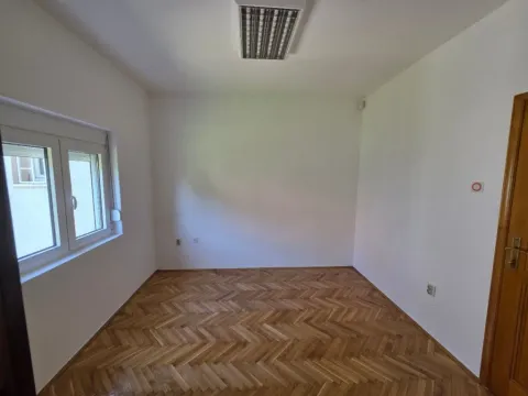 Izdavanje, poslovni prostor, 90m², Zlatica, Podgorica - image 7