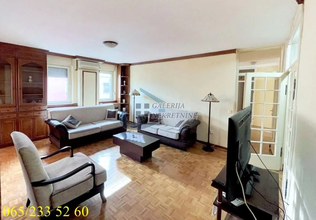 Izdavanje, četvorosoban stan, 117m², Vračar Sve Podlokacije, Beograd