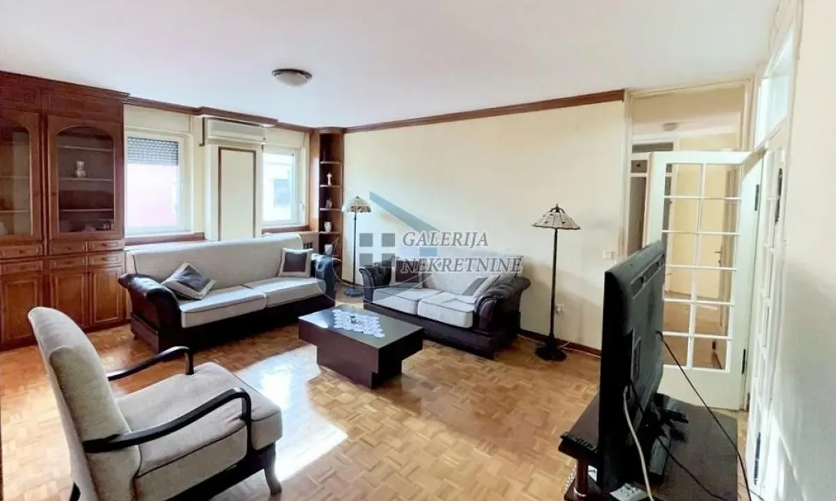 Izdavanje, četvorosoban stan, 117m², Vračar Sve Podlokacije, Beograd