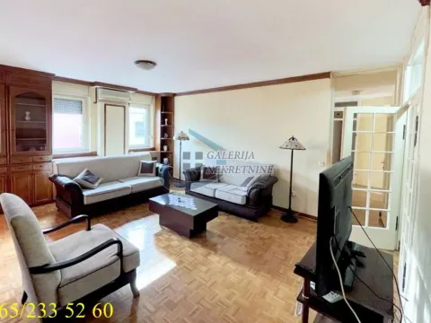 Izdavanje, četvorosoban stan, 117m², Vračar Sve Podlokacije, Beograd