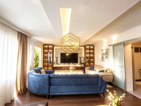 Rent, three bedroom apartment, 215m², Centar, Podgorica - image 1