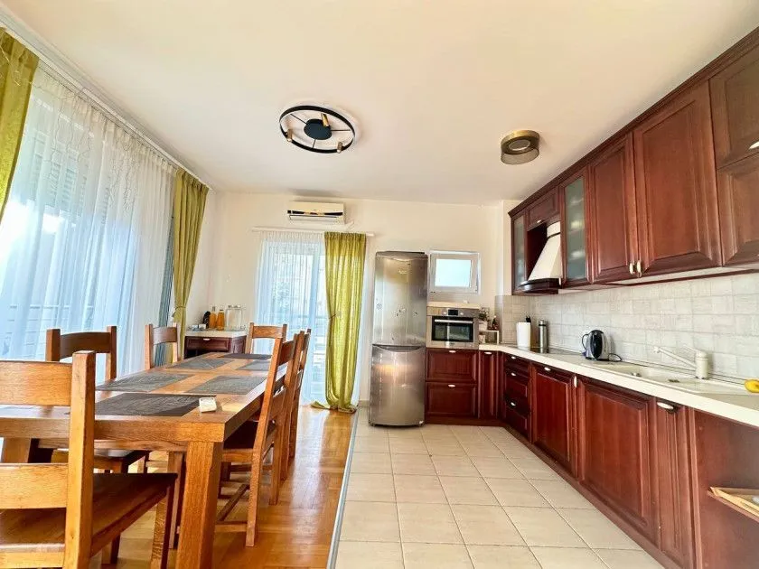 Sale, two bedroom apartment, 98m², Bečići, Budva