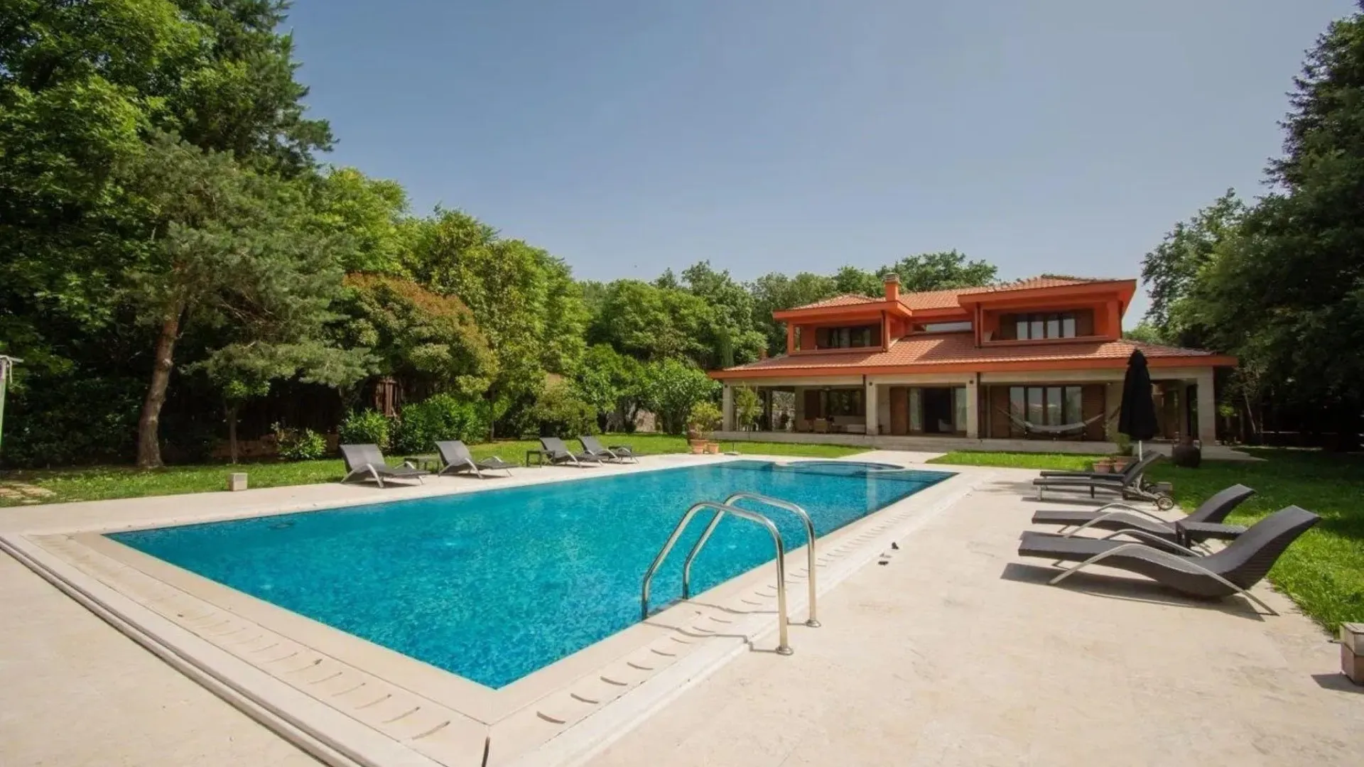 Prodaja, kuća, 400m², Podgorica, Crna Gora