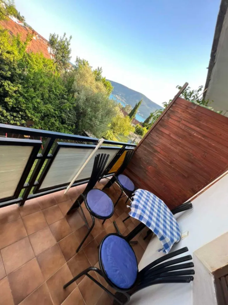 Izdavanje, dvosoban stan, 50m², Igalo, Herceg Novi