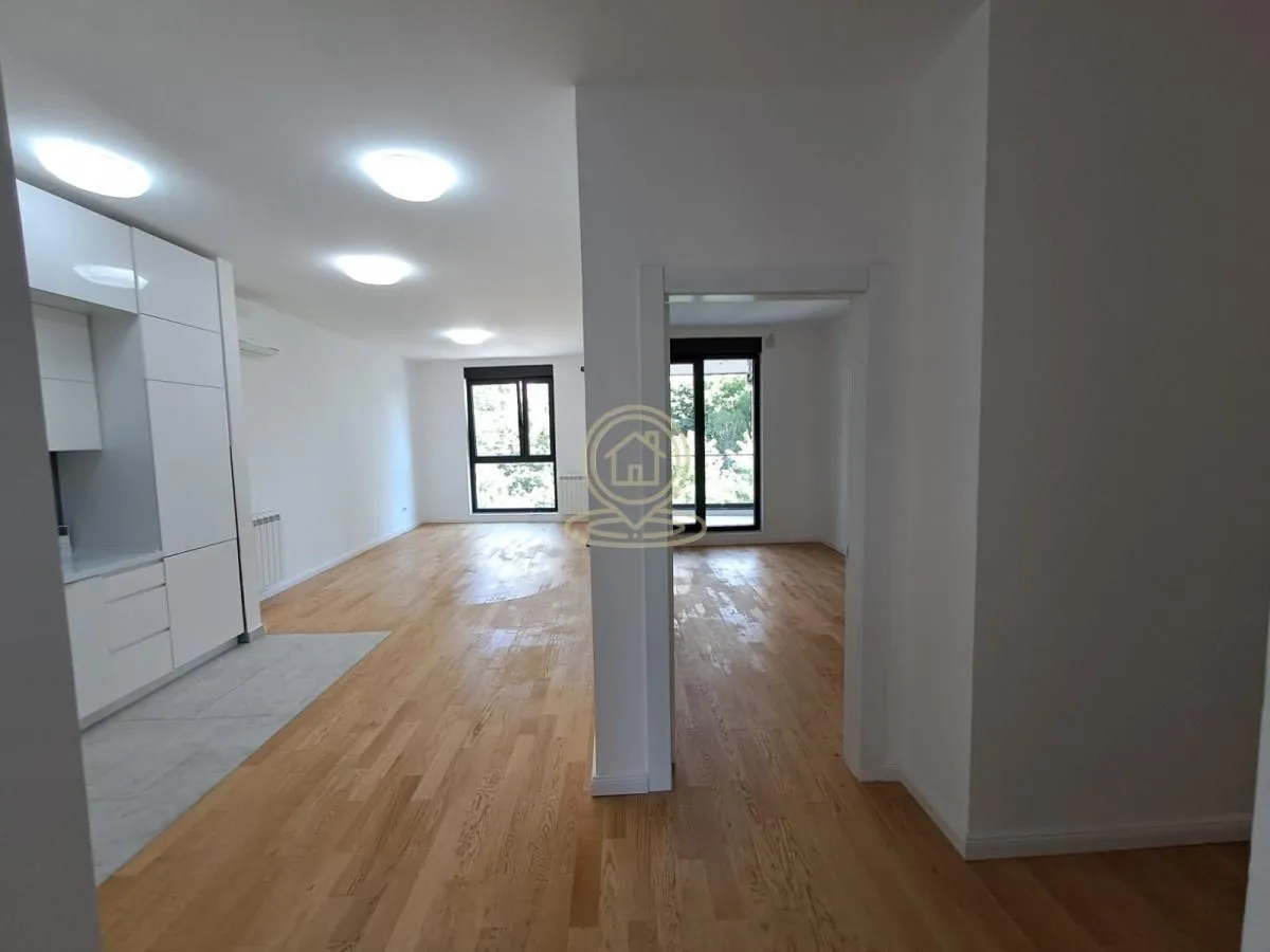 Izdavanje, dvosoban stan, 67m², Medijana, Niš