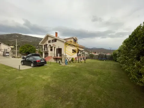 Prodaja, kuća, 200m², Zlatica, Podgorica - image 2