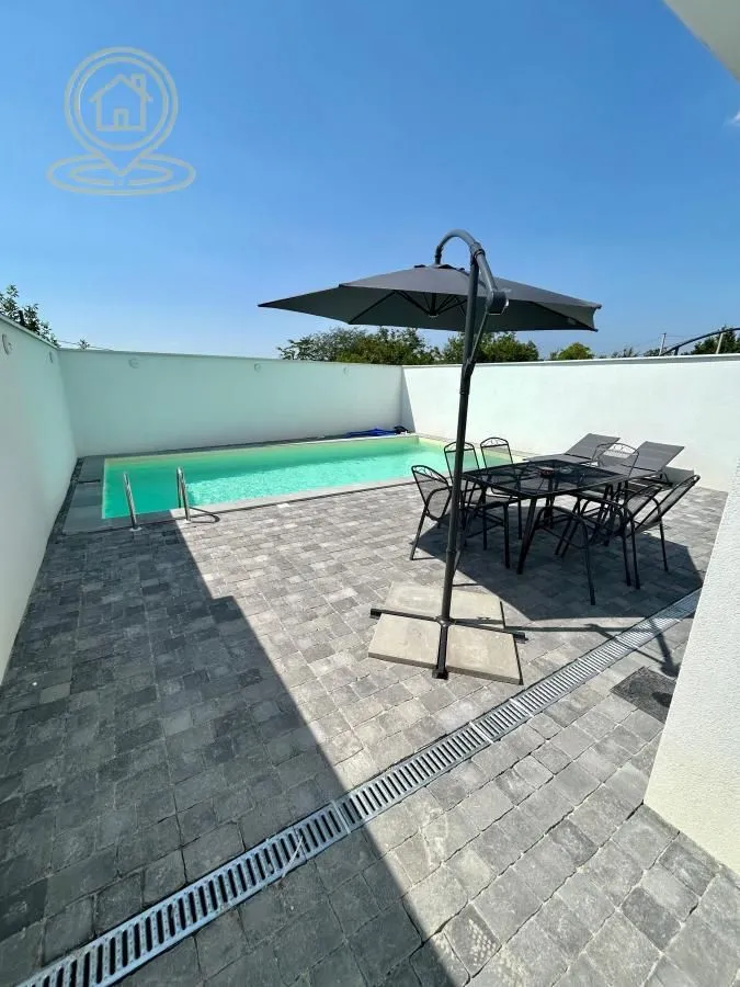 Izdavanje, kuća, 180m², Sremska Kamenica, Petrovaradin