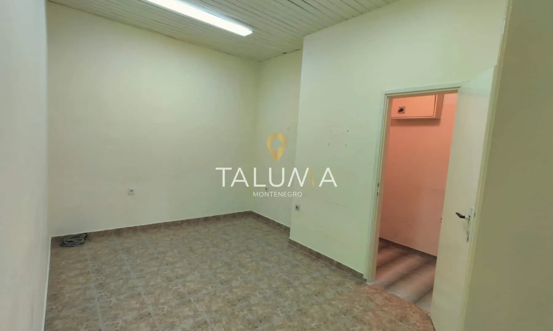 Prodaja, poslovni prostor, 36m², Baston, Podgorica