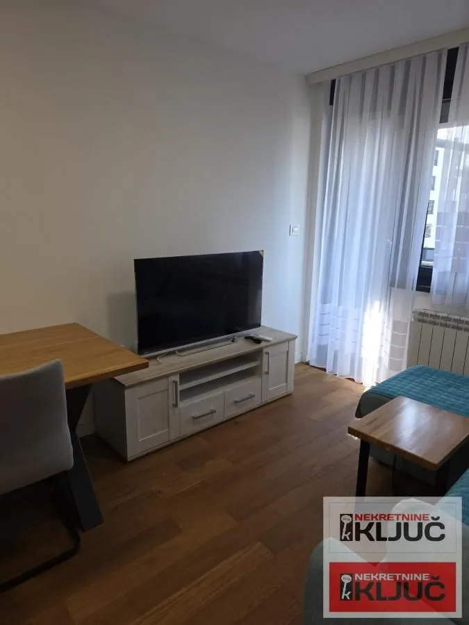 Izdavanje, jednosoban stan, 39m², Rotkvarija, Novi Sad Sve Podlokacije
