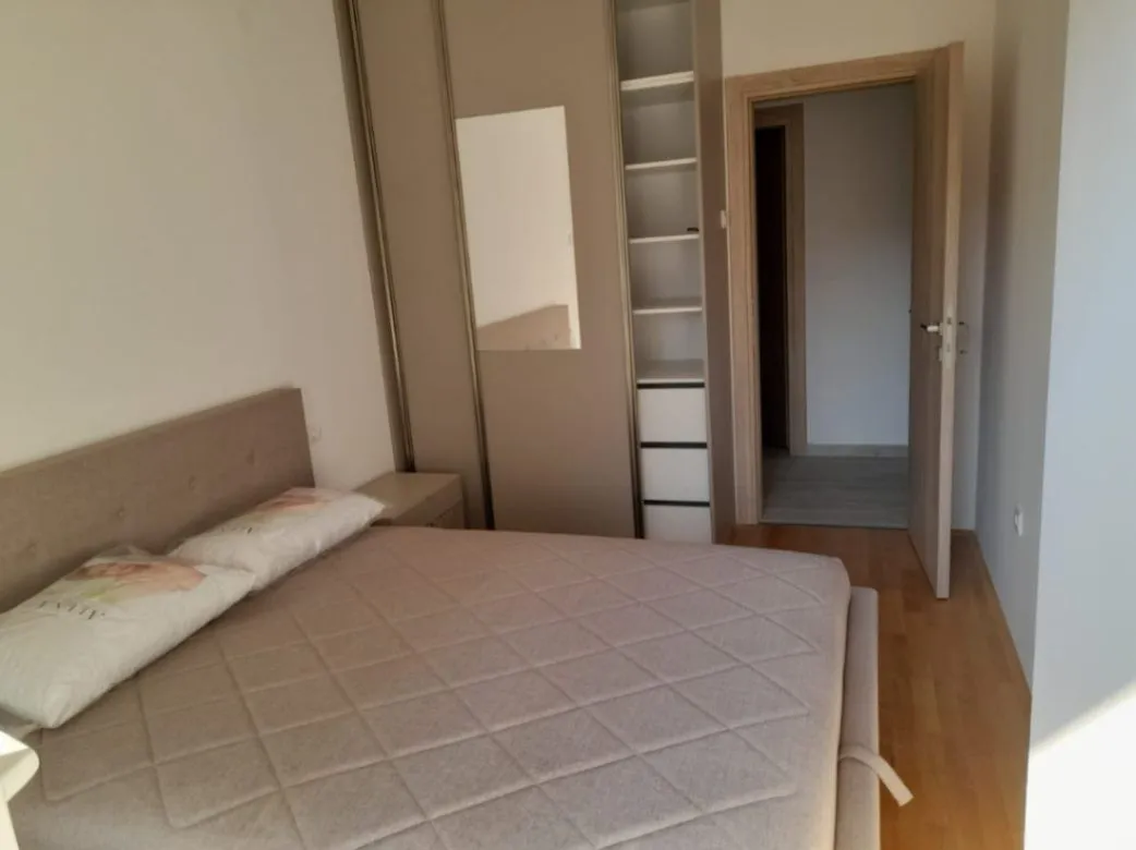 Izdavanje, jednosoban stan, 44m², Stari Aerodrom, Podgorica