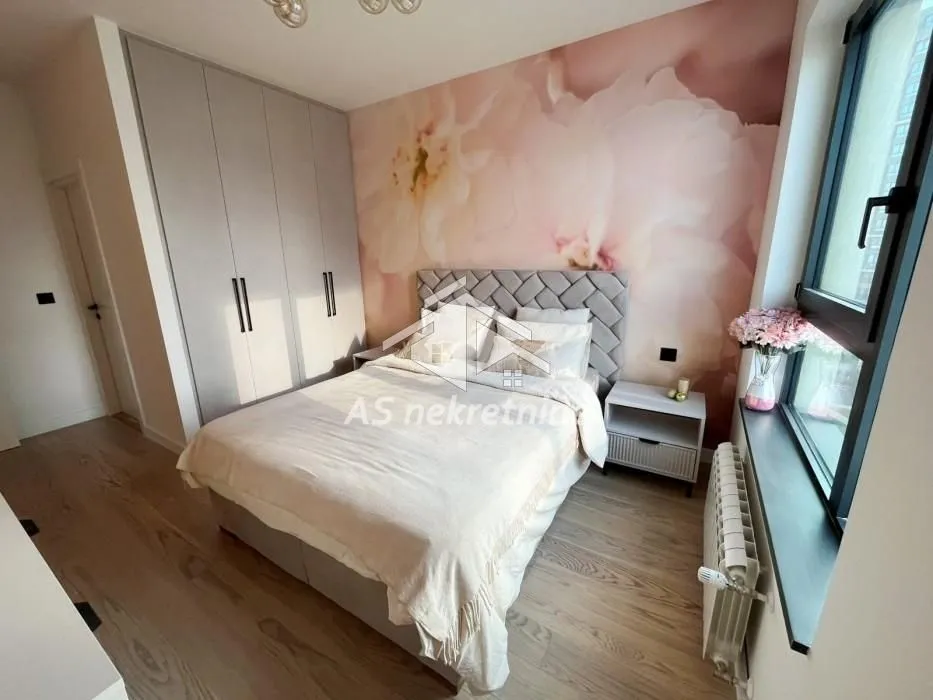 Izdavanje, trosoban stan, 80m², Savski Venac, Beograd