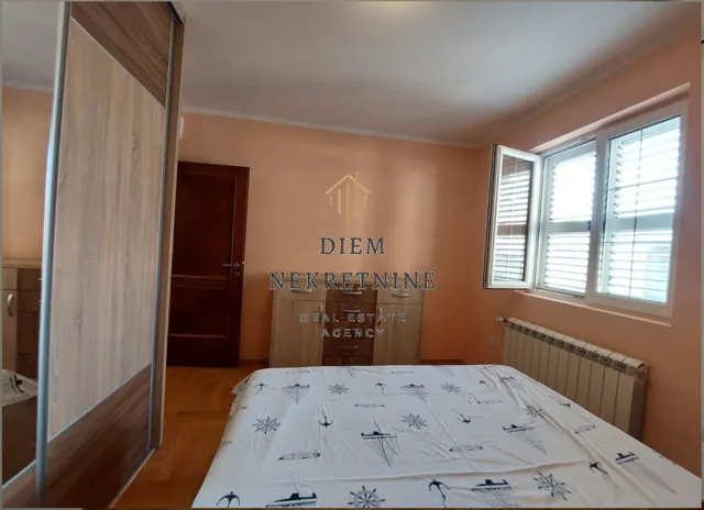 Rent, three bedroom apartment, 130m², Dobrota, Kotor