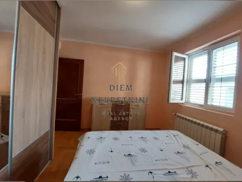 Izdavanje, trosoban stan, 130m², Dobrota, Kotor - image 14