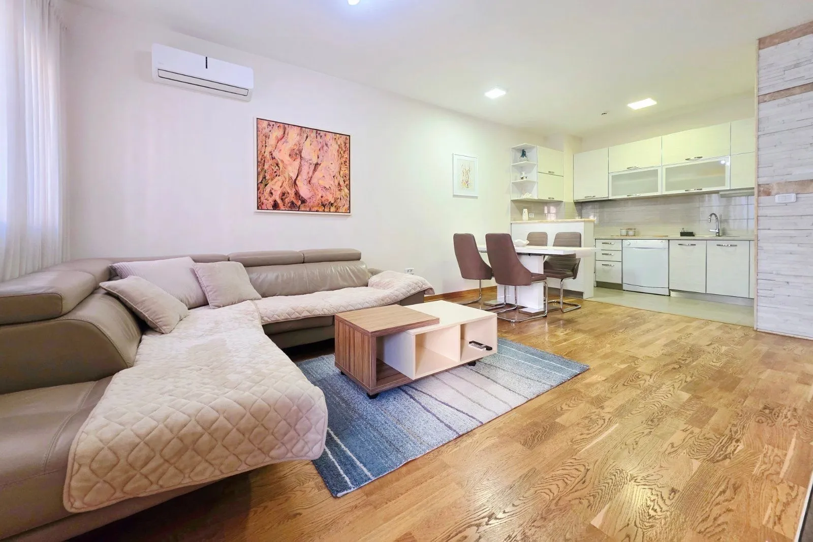 Rent, two bedroom apartment, 65m², City Kvart, Podgorica