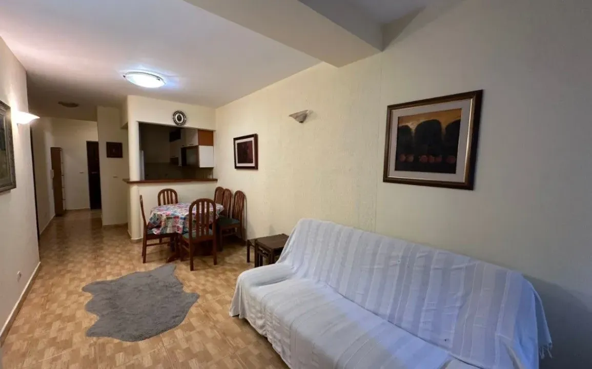 Izdavanje, dvosoban stan, 65m², Budva, Crna Gora