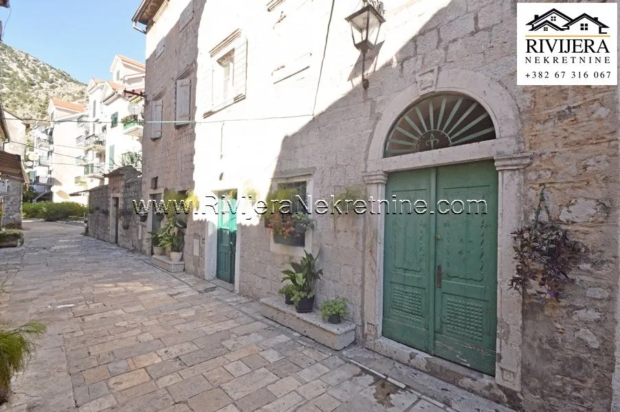 Prodaja, kuća, 350m², Risan, Kotor