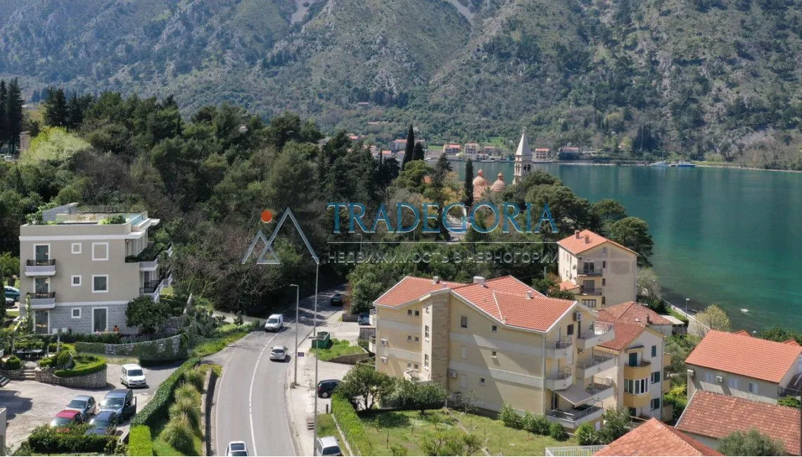 Prodaja, dvosoban stan, 105m², Dobrota, Kotor