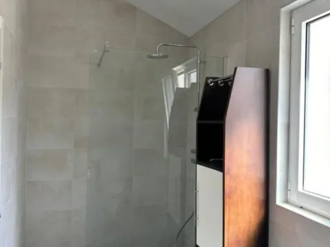 Izdavanje, jednosoban stan, 90m², Tripovići, Tivat - image 4