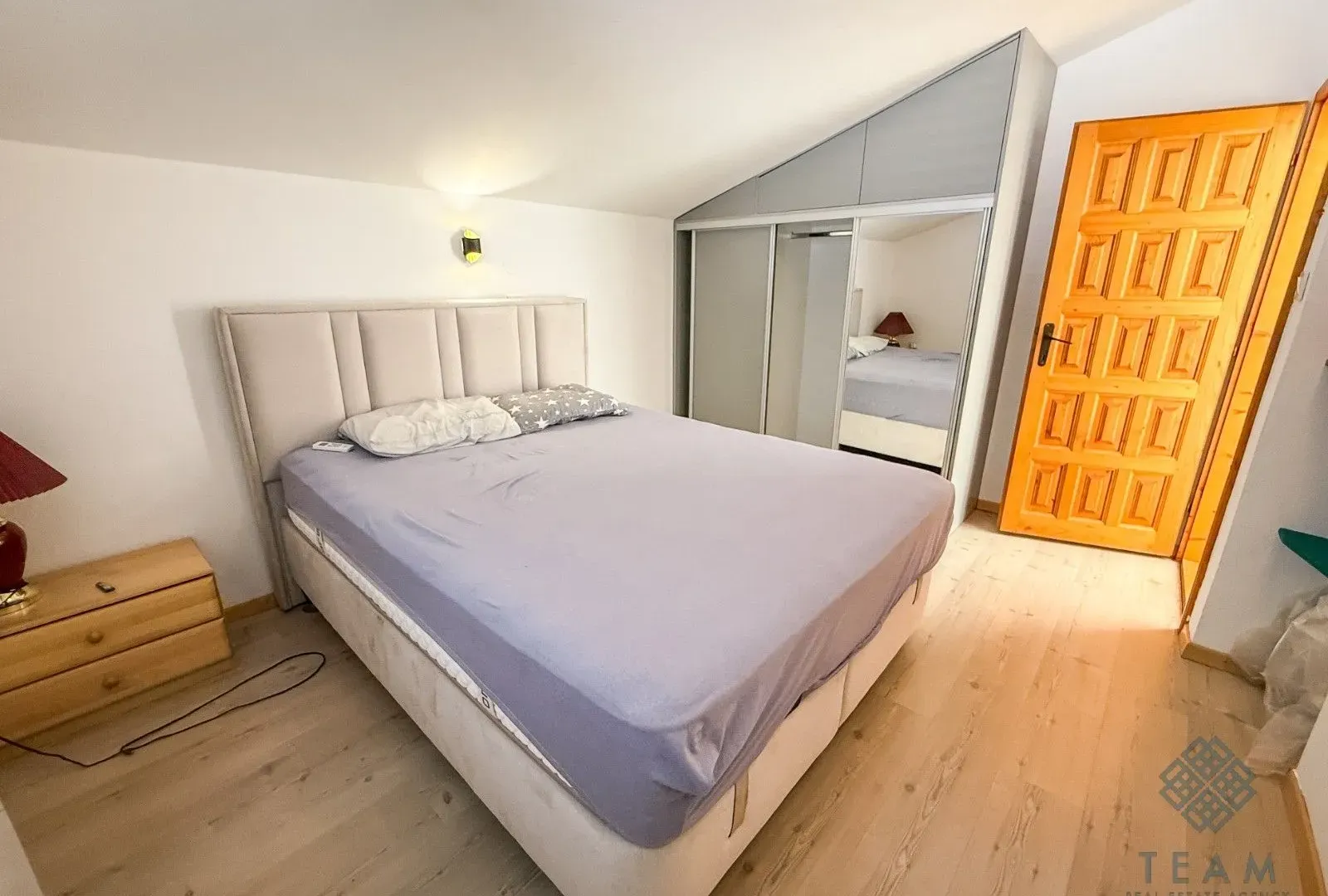 Izdavanje, kuća, 300m², Masline, Podgorica