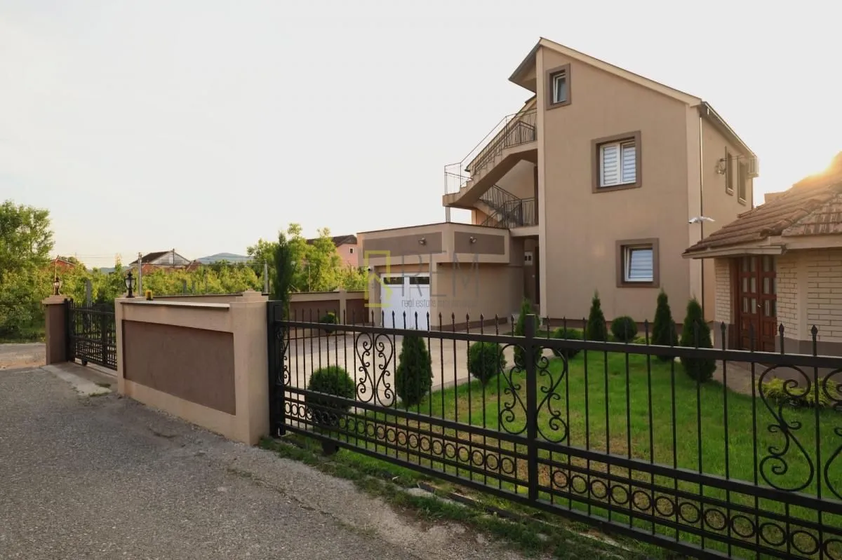 Rent, house, 250m², Tološi, Podgorica